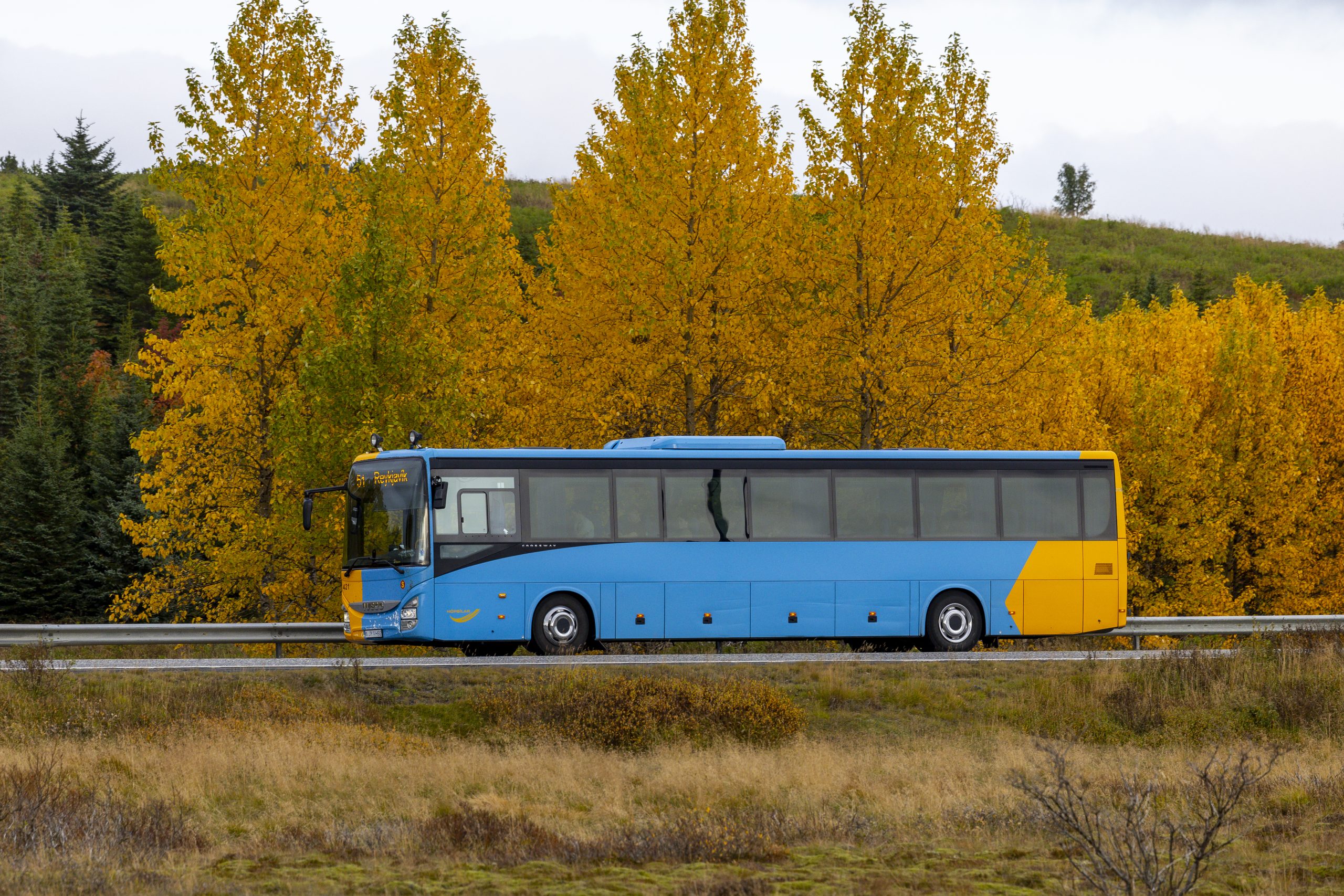  Fargjöld með landsbyggðarstrætó eru greidd um borð í vögnunum með reiðufé, greiðslukortum eða tímabilskortum.