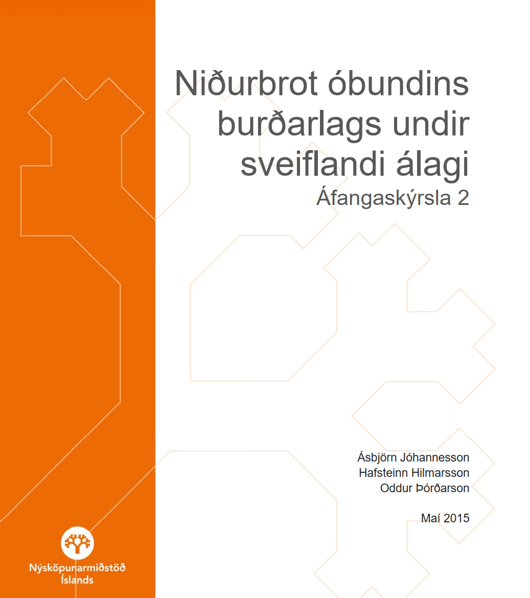 Niðurbrot óbundins burðarlags undir sveiflandi álagi