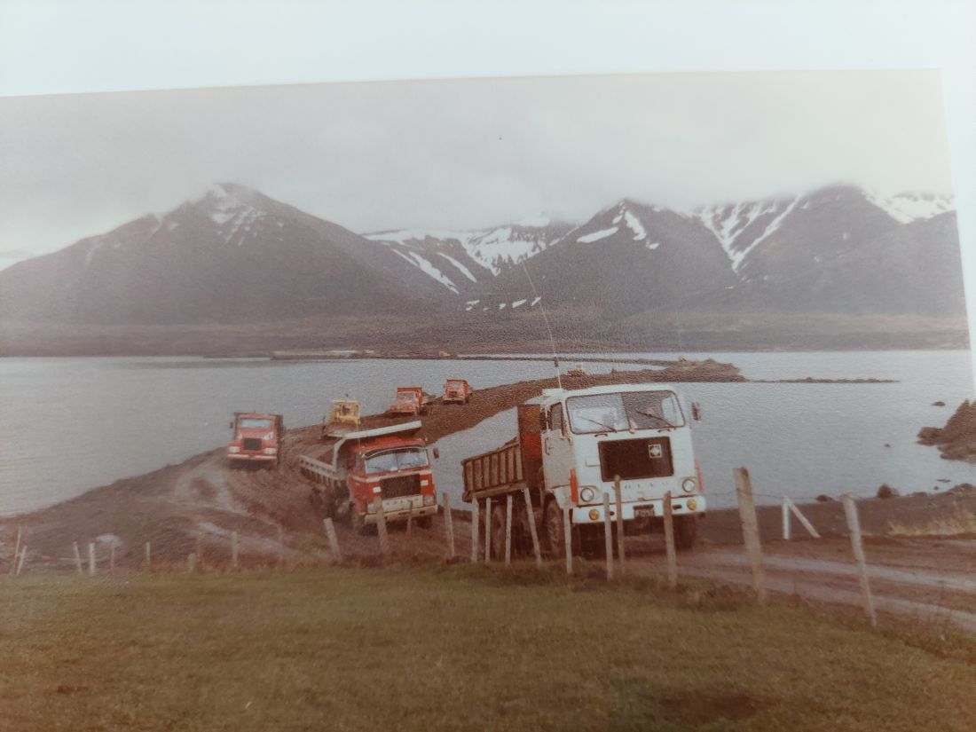 Vegfylling yfir Borgarfjörð.
