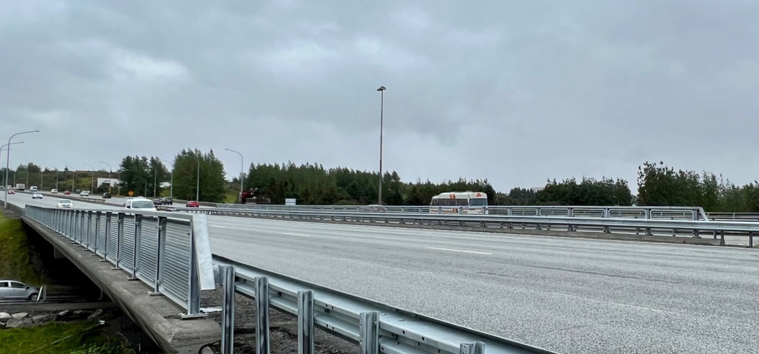 Nýju vegriðin eru hönnuð fyrir þann umferðarhraða sem er á veginum
