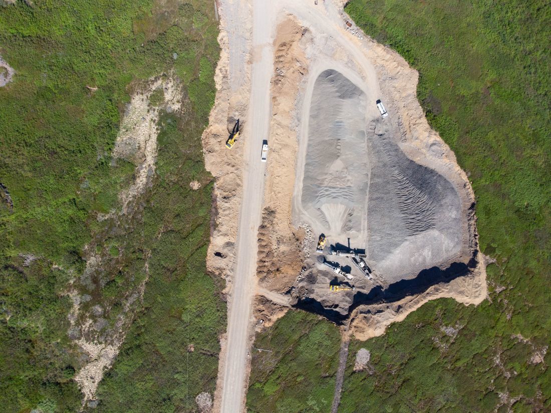 Miklar framkvæmdir standa yfir á sunnanverðum Vestfjörðum. Unnið er að Vestfjarðavegi um Dynjandisheiði og um Gufudalssveit.
