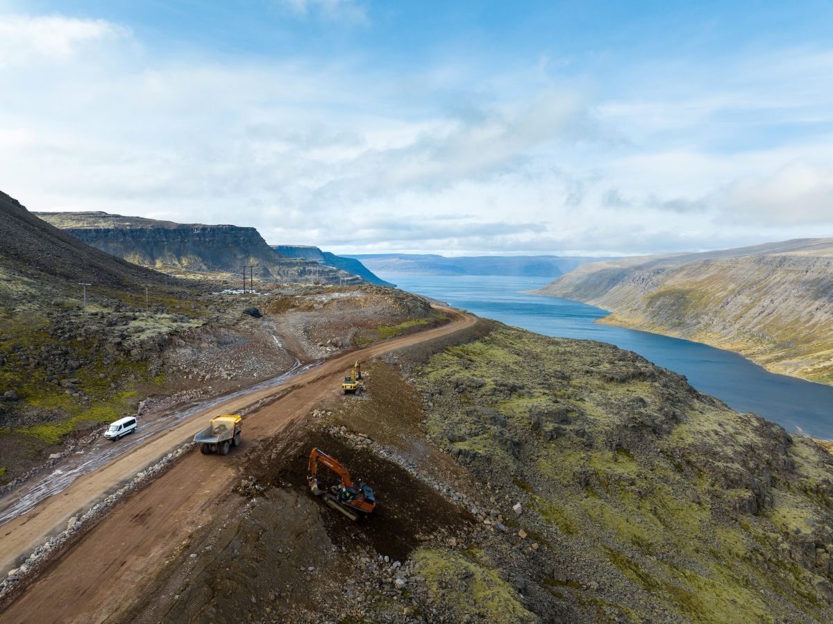 Þegar framkvæmdum við Vestfjarðaveg (60) um Gufudalssveit og Dynjandisheiði verður lokið mun ferðatími frá Reykjavík til Ísafjarðar vera um 4 klst. og 30 mín. Mynd/Haukur Sigurðsson