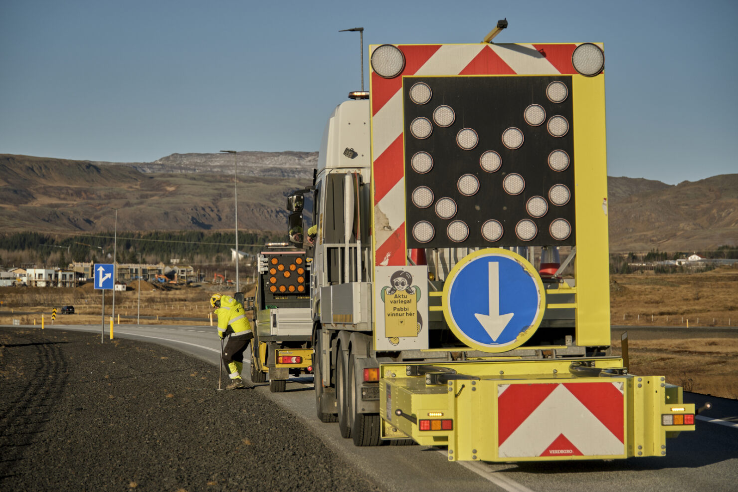 Skilti um hámarkshraða sett upp