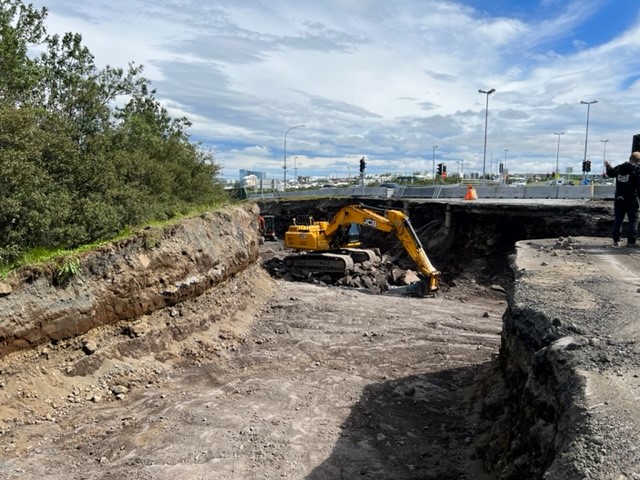 Vinna við undirgöngin gengur samkvæmt áætlun.