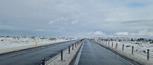 Grindavíkurvegur um kl. 13.30.