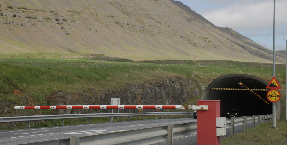 Hvalfjarðargöngum þarf að loka 270 til 300 sinnum á ári.