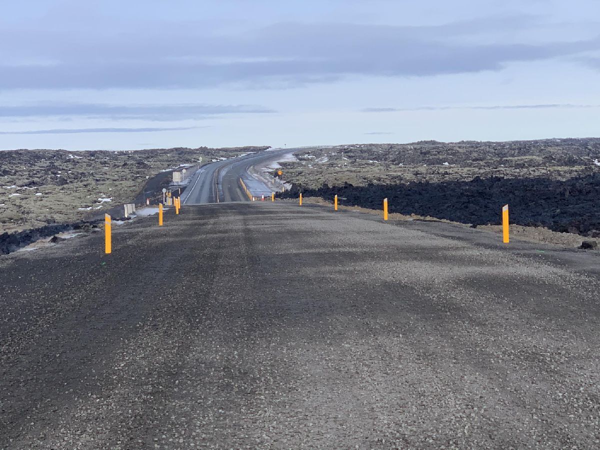 Nýr vegur hefur verið lagður yfir hraunið.