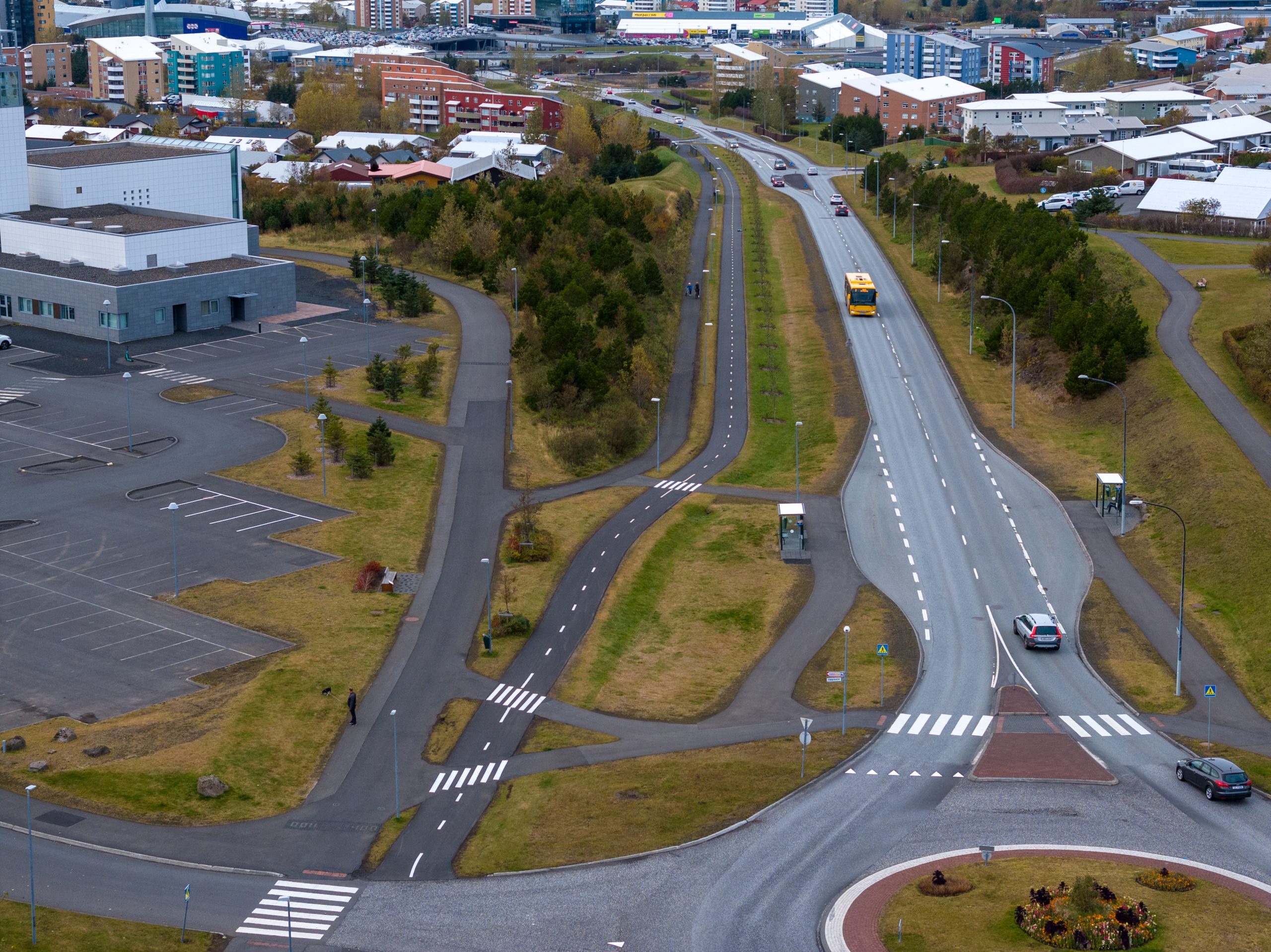 Biking path by Fífuhvammsvegur, from Salavegur to Lindavegur.