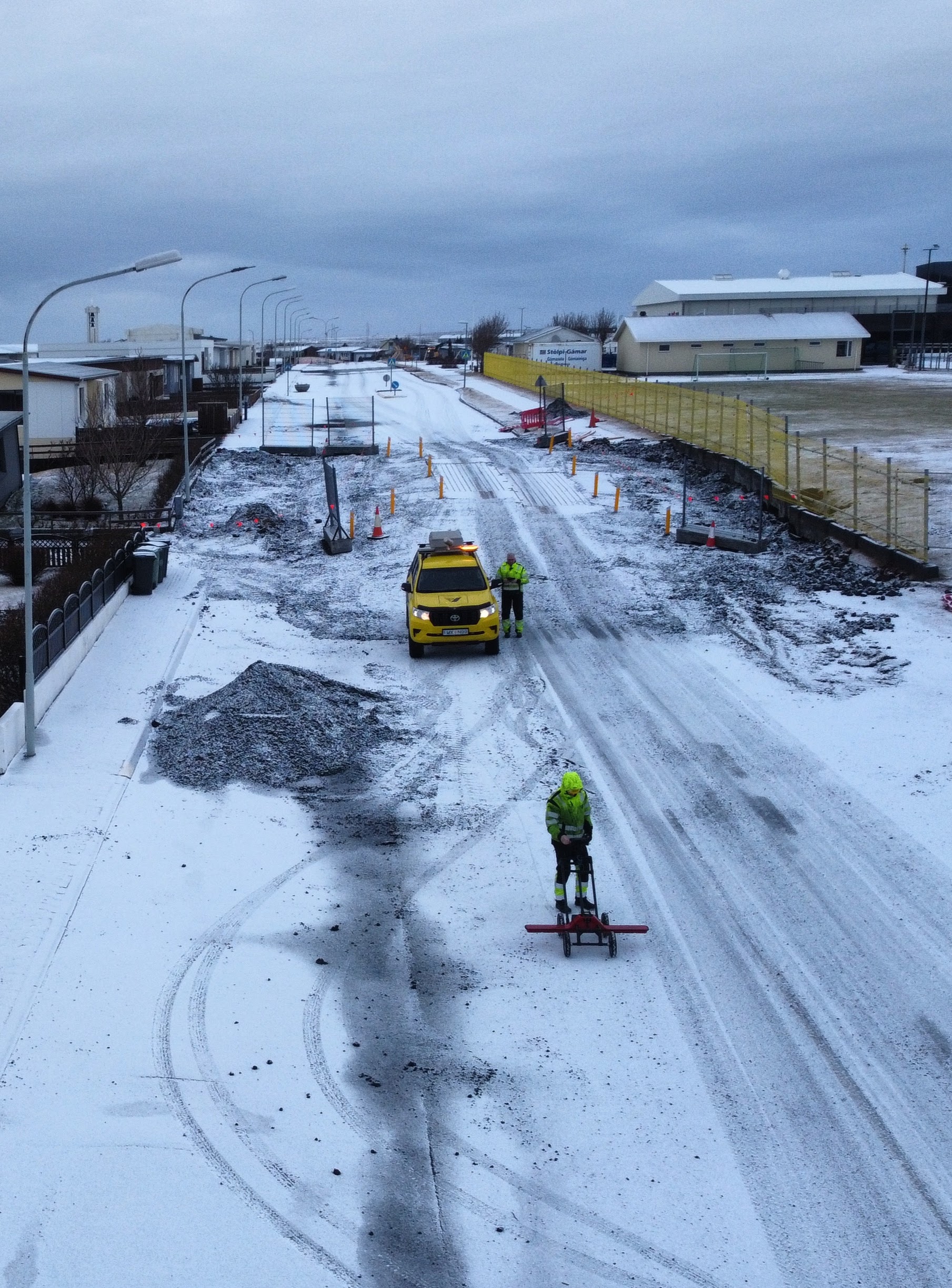 Svæði þar sem búið er að fylla í sprungu og búa til "brú" yfir skemmdina.