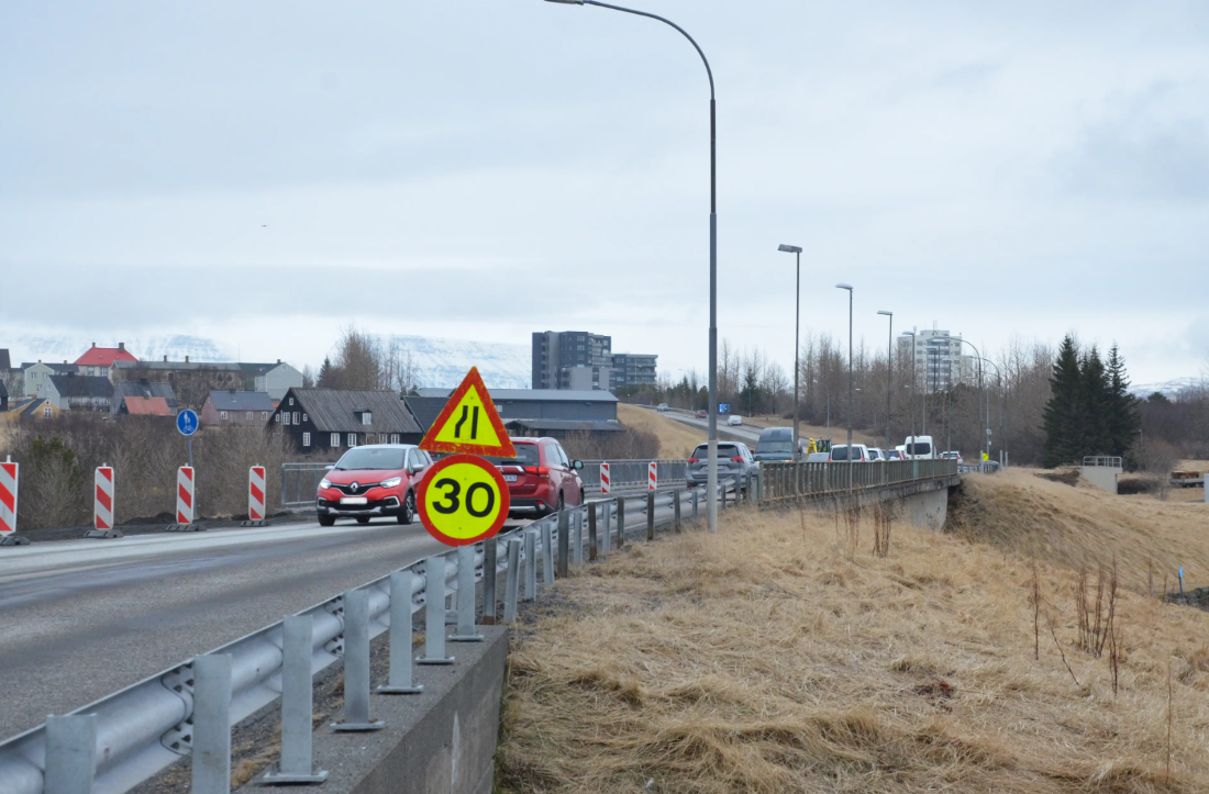 Viðgerðir verða fram í júní 