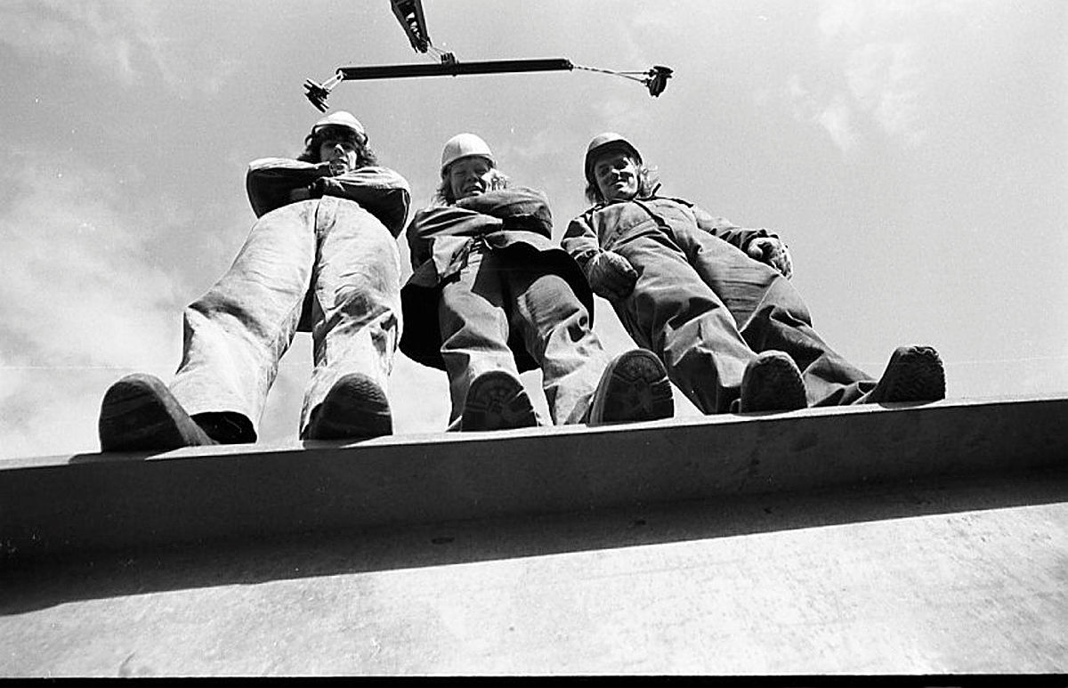 Brúarsmíði á Skeiðarársandi. Brúarsmíðin hófst 1972 og brúin vígð 1974. 