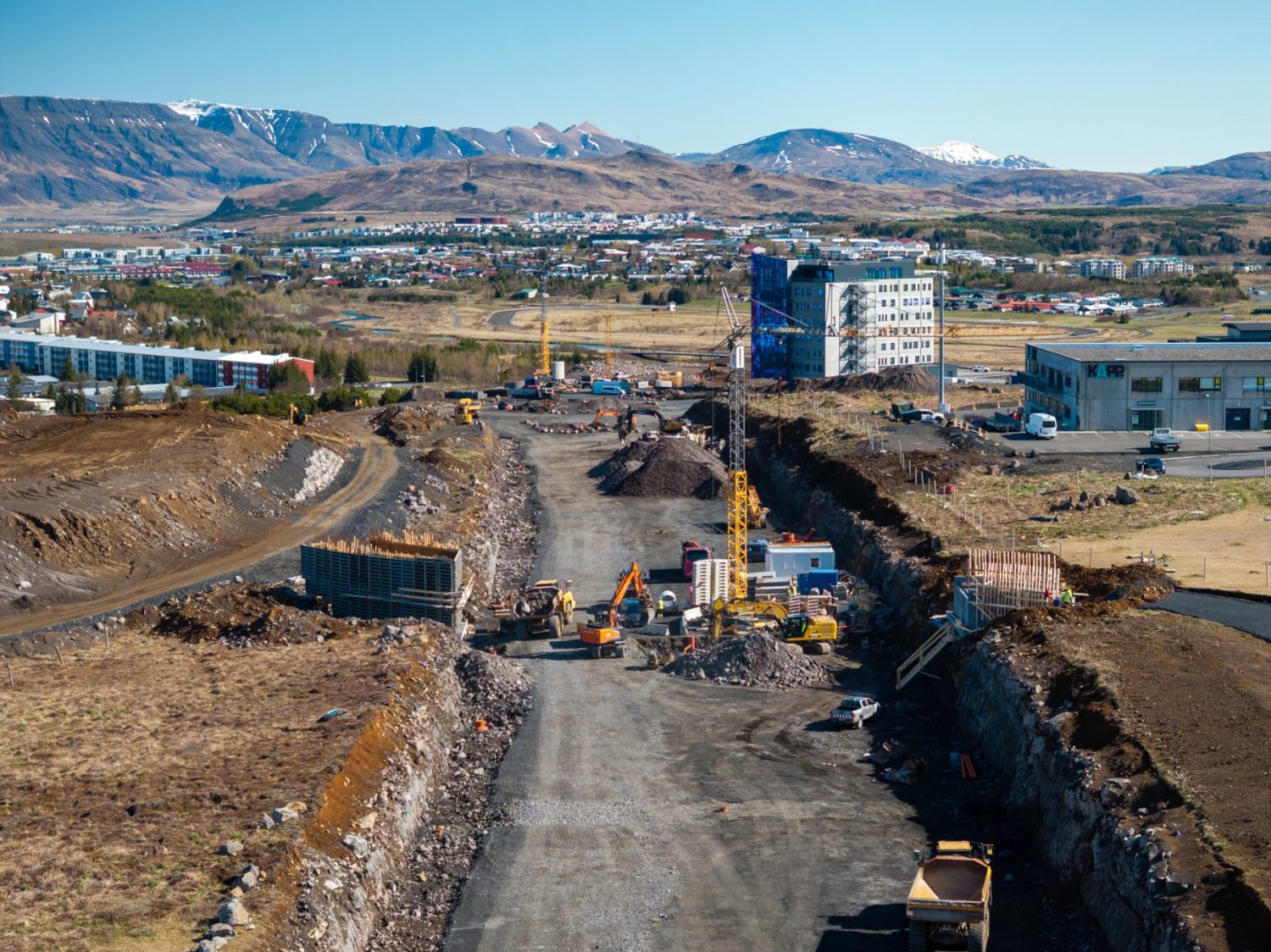 The foundation for the planned addition to Arnarnesvegur from Rjúpnavegur to Breiðholtsbraut. 