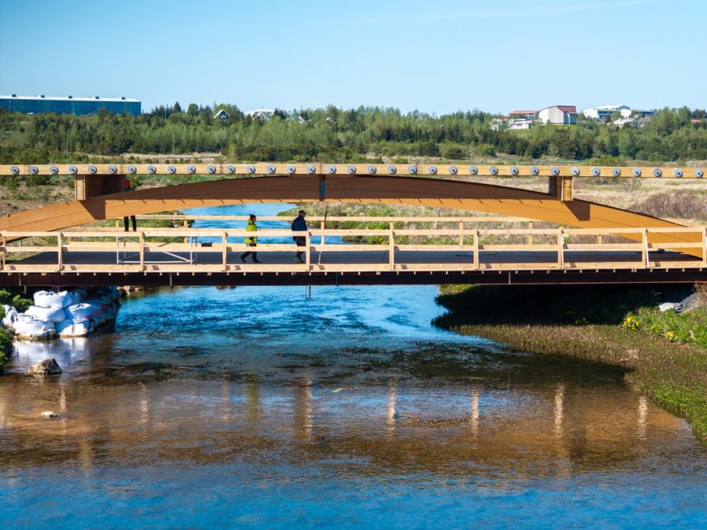 The pedestrian- and cycling bridge over Dimma will be the longest wooden bridge in Iceland when construction has finished.