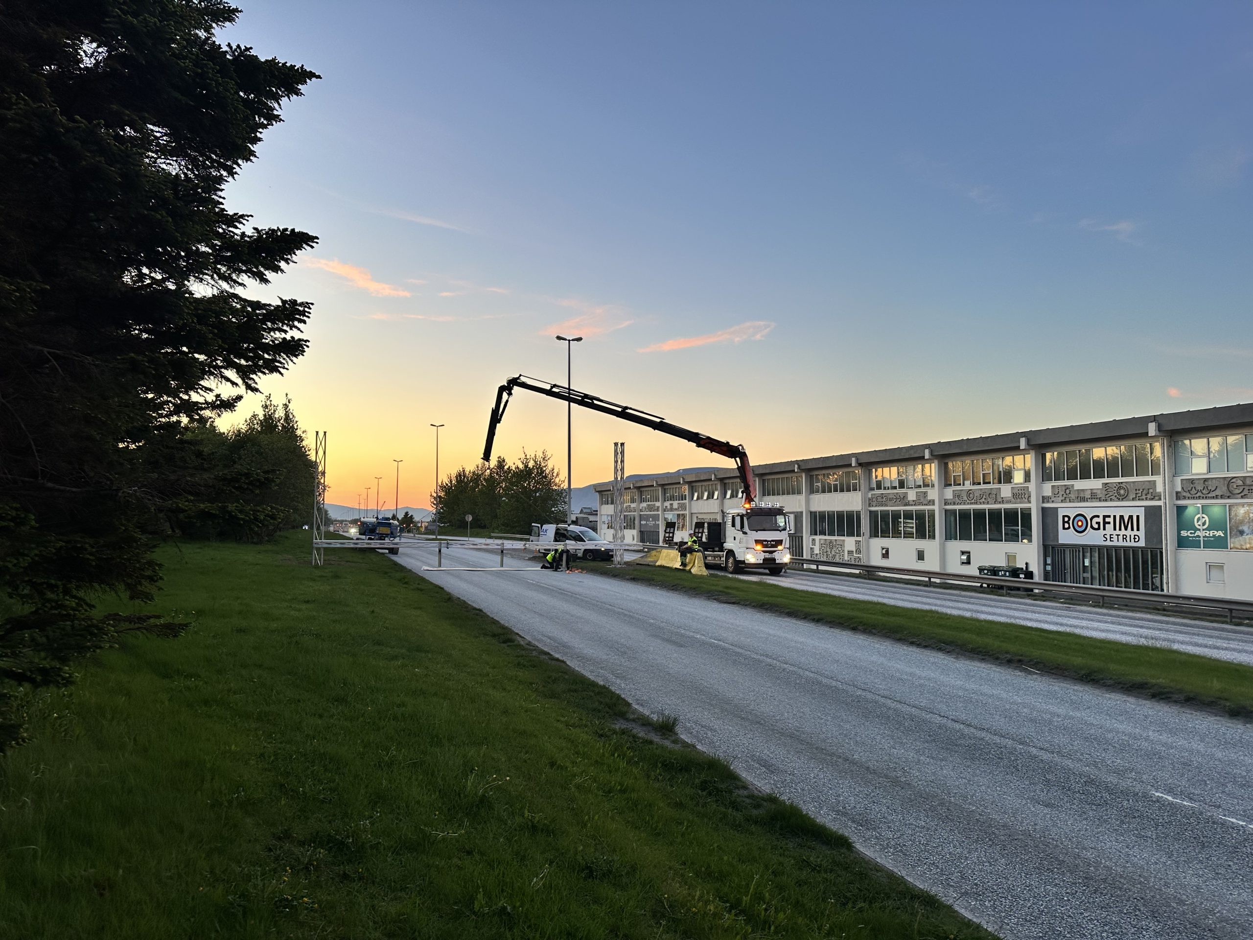 Búið er að segja upp skiltabrýr.