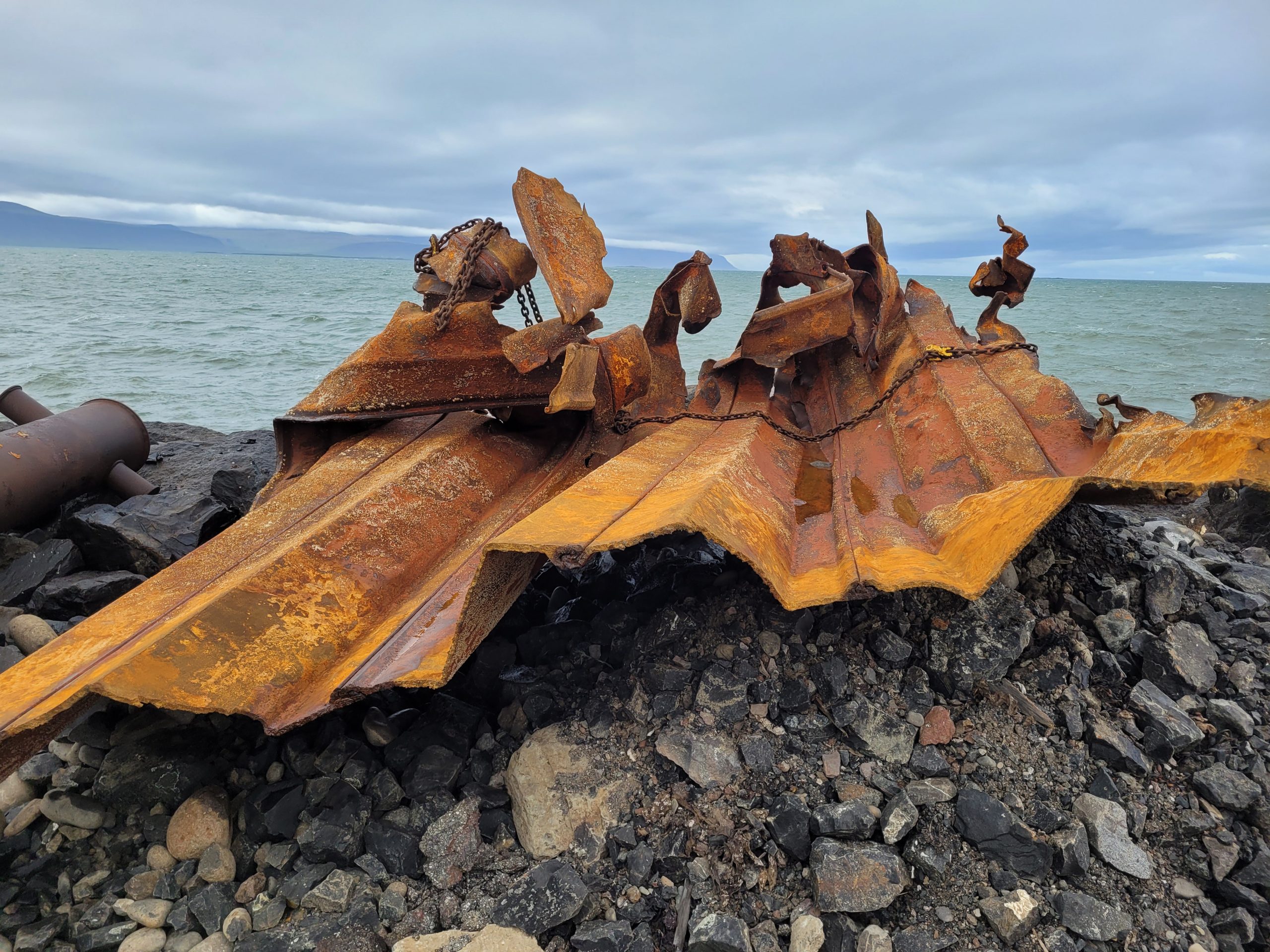 Hluti af gamla stálþilinu sem var fjarlægt með aðstoð Sjótækni