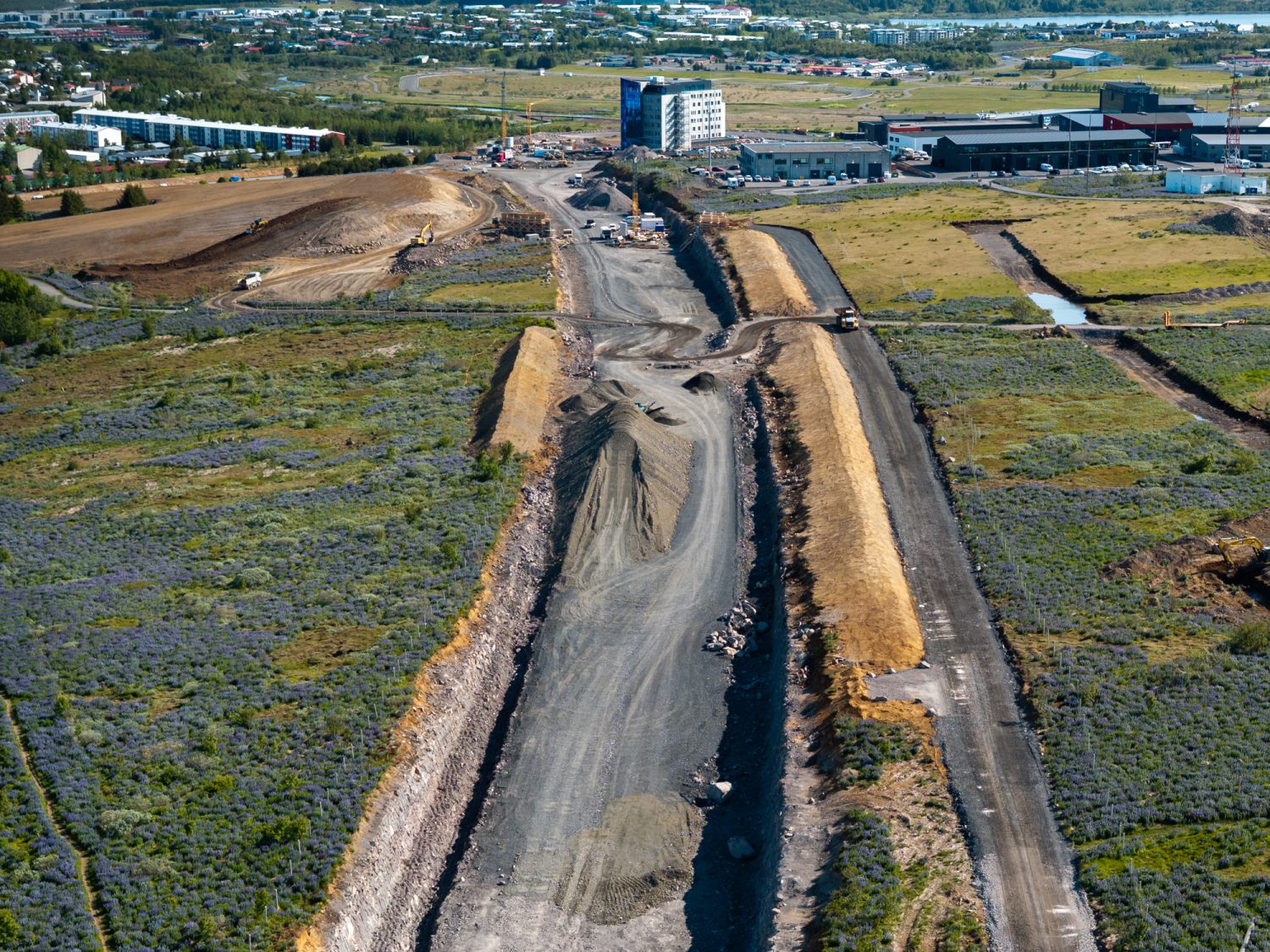 Vegstæðið séð frá Breiðholtsbraut í áttina að Rjúpnavegi.