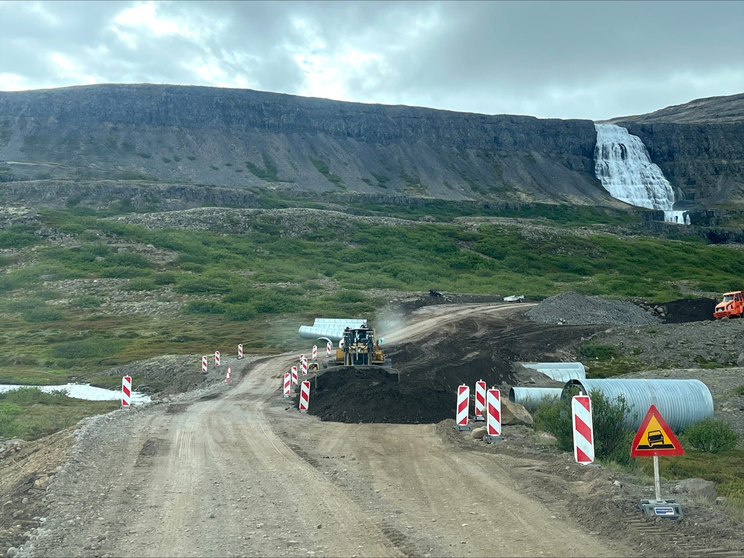 Sett verða tvö ræsi í ána Svínu.