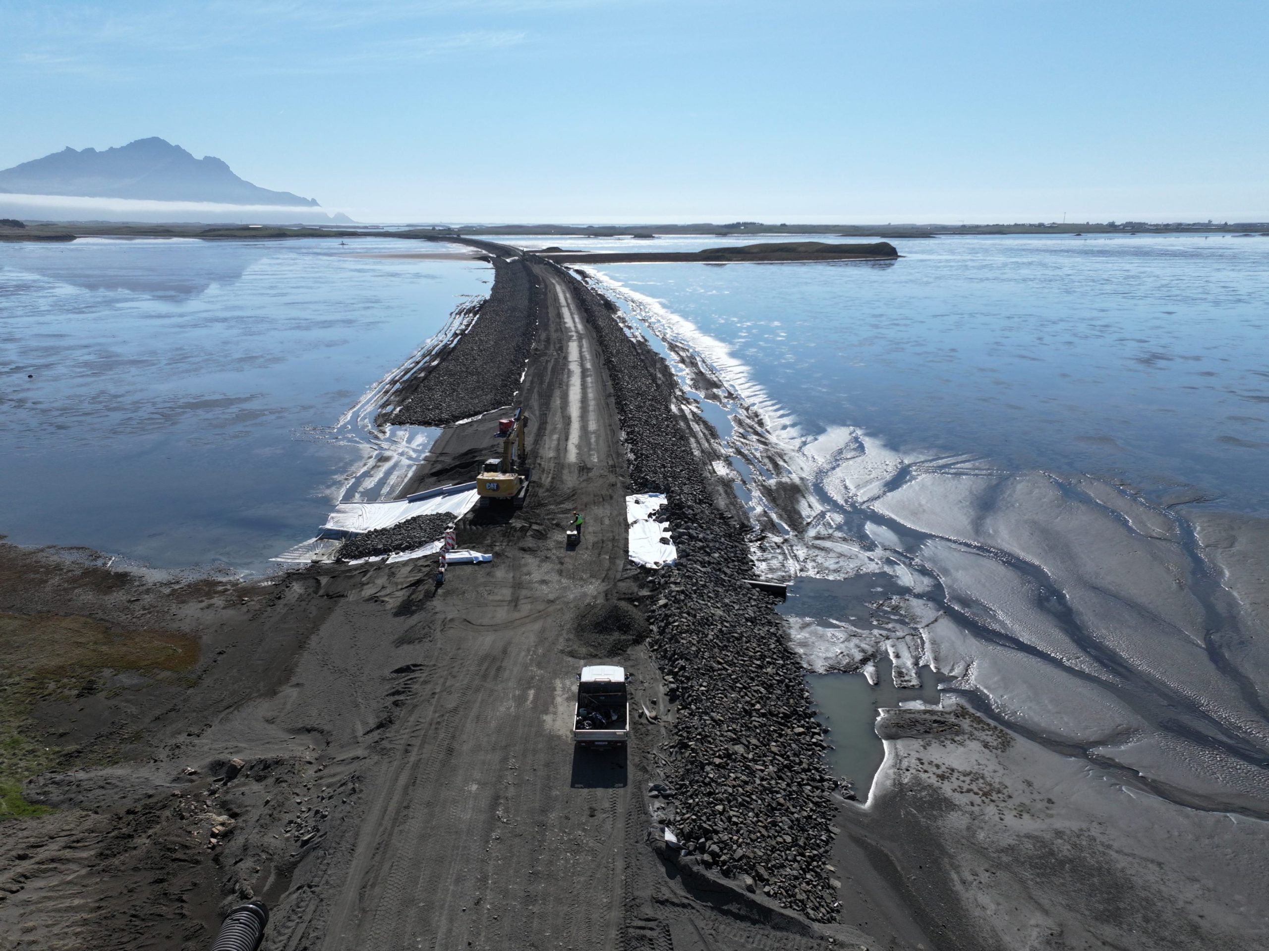 Horft frá Árnanesi til austurs í átt að Bergá.