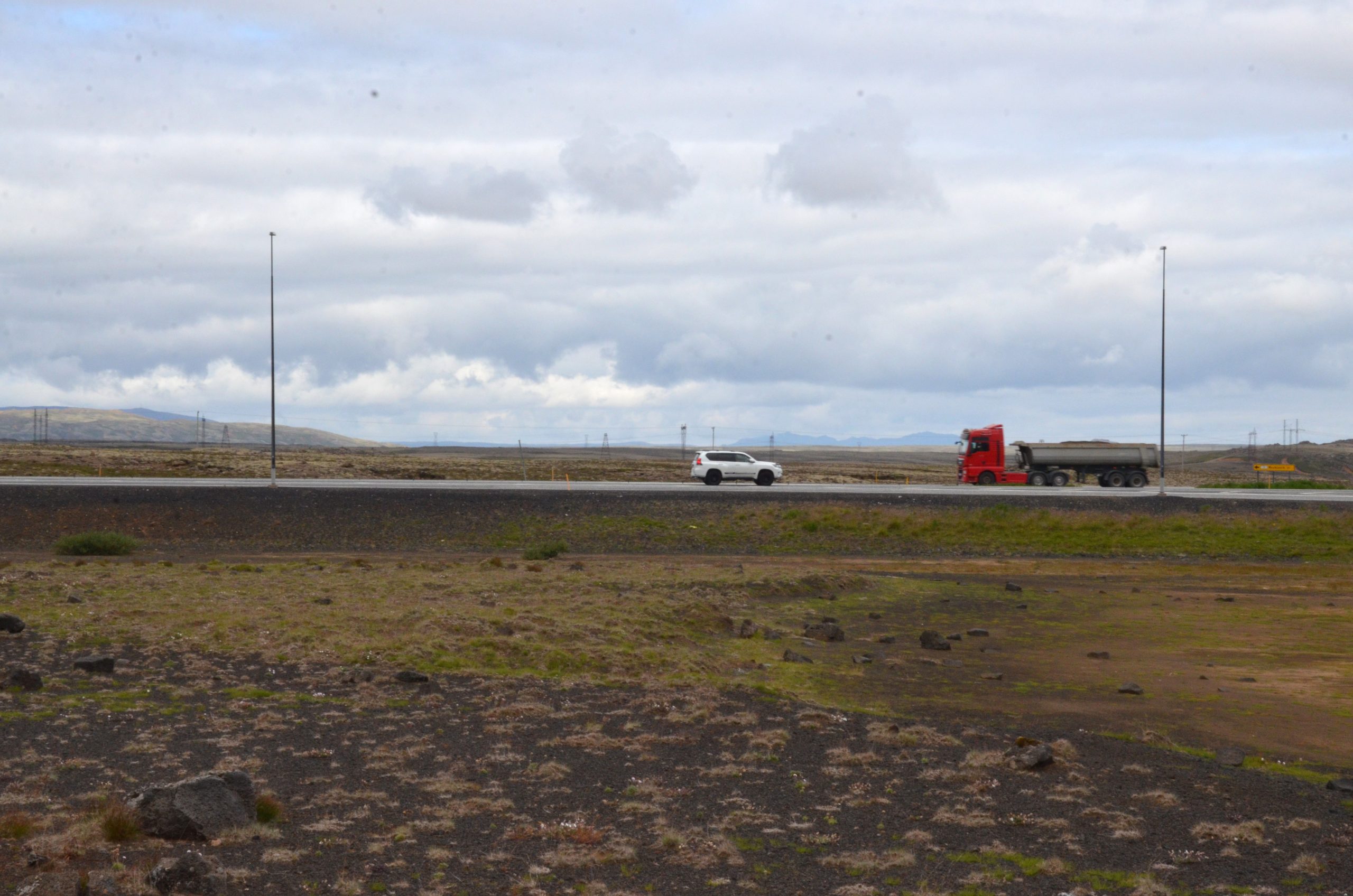 Um allt land er unnið að vegaframkvæmdum og viðgerðum.