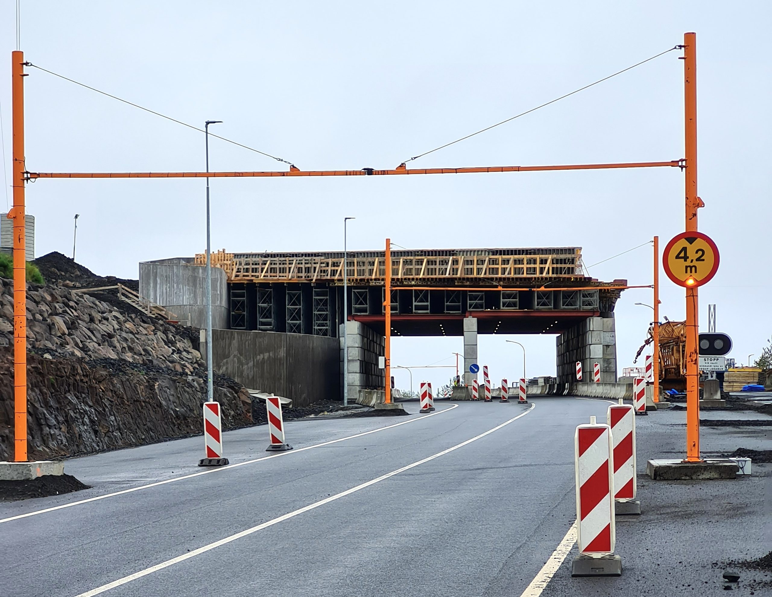 Hæðaslárnar eru settar upp til að draga úr slysahættu.