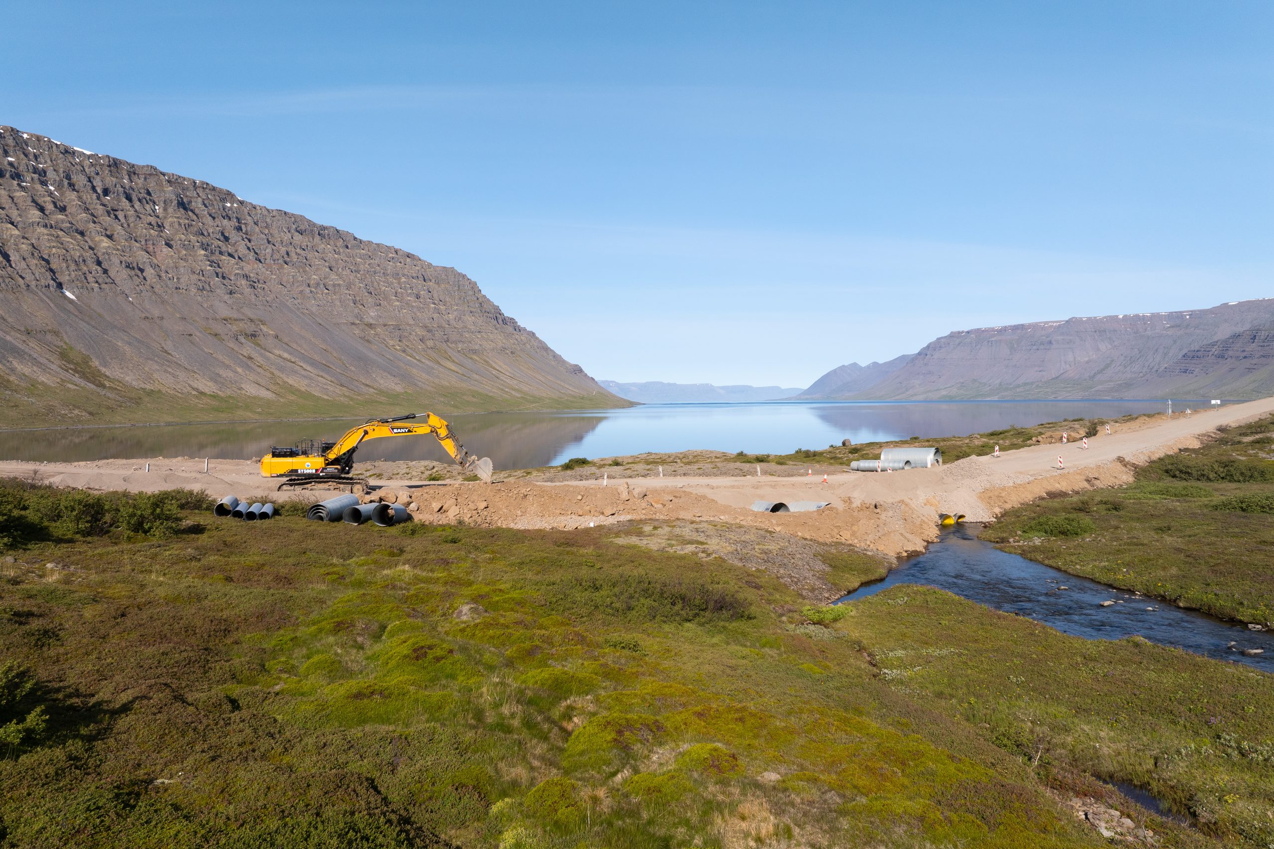 Vegavinna í Dynjandisvogi, júní 2025.