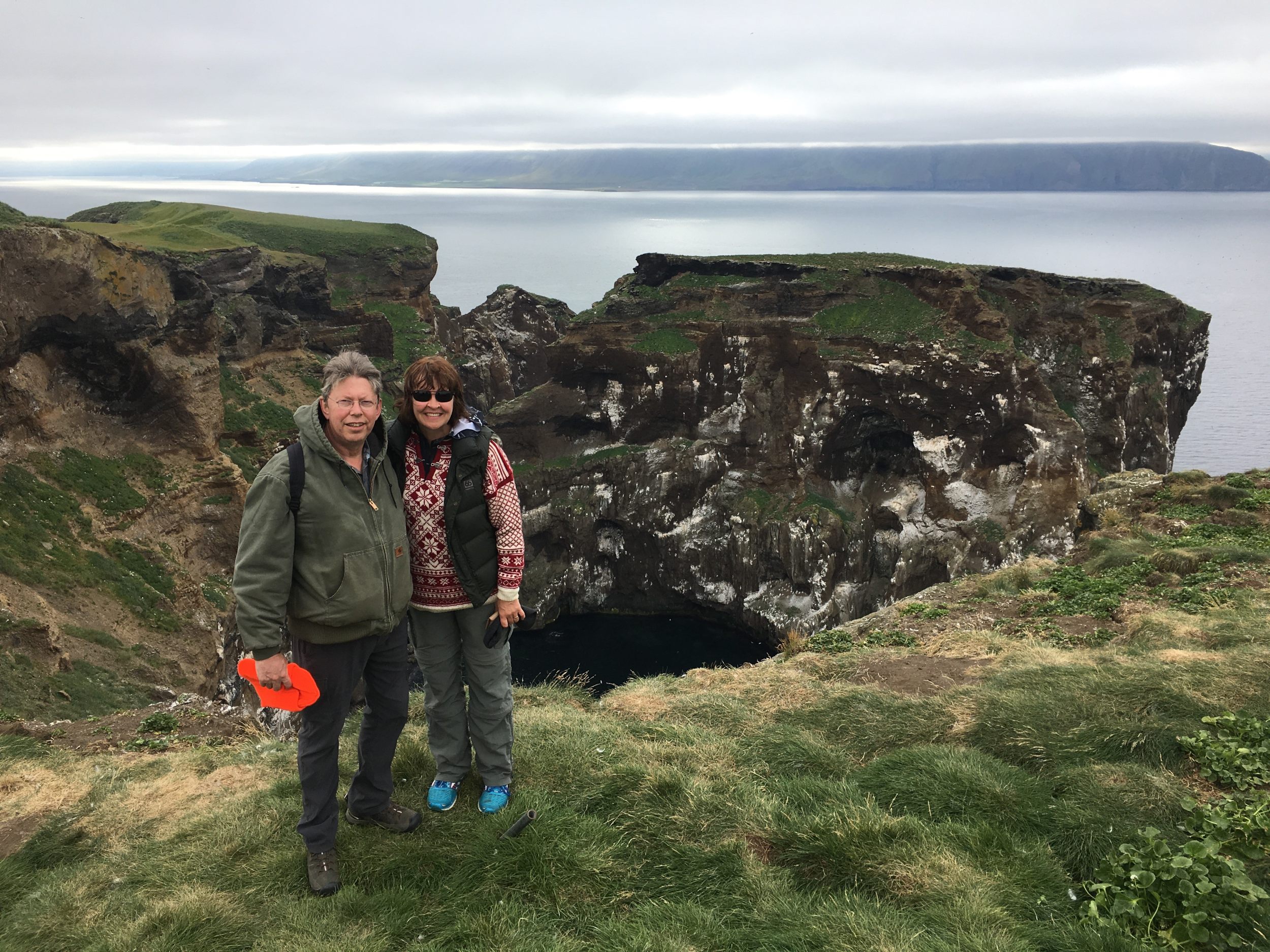Ferðalög innanlands hafa alltaf heillað Hafdísi og Sigurbjörn. Árið 2019 sigldu þau út í Drangey með Drangeyjarferðum með þeim feðgum Viggó og Helga. 