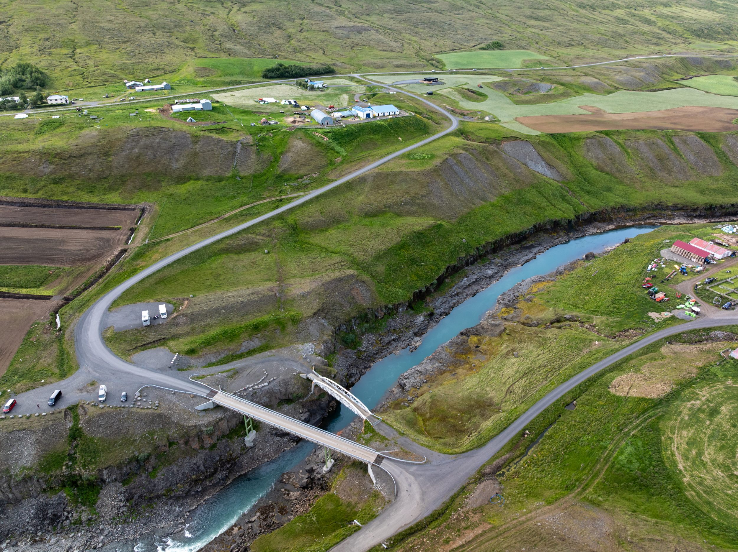 Þriðji áfangi við uppbyggingu Jökuldalsvegar mun liggja að Hákonarstöðum. Tímasetning framkvæmdanna kemur í ljós í nýrri samgönguáætlun sem lögð verður fyrir á Alþingi í haust.