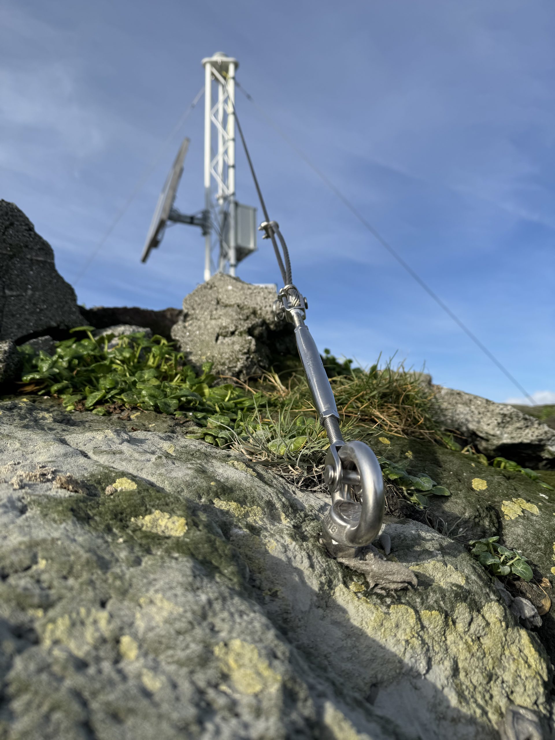 Vitarnir eru rækilega festir niður, enda allra veðra von á þessum slóðum.