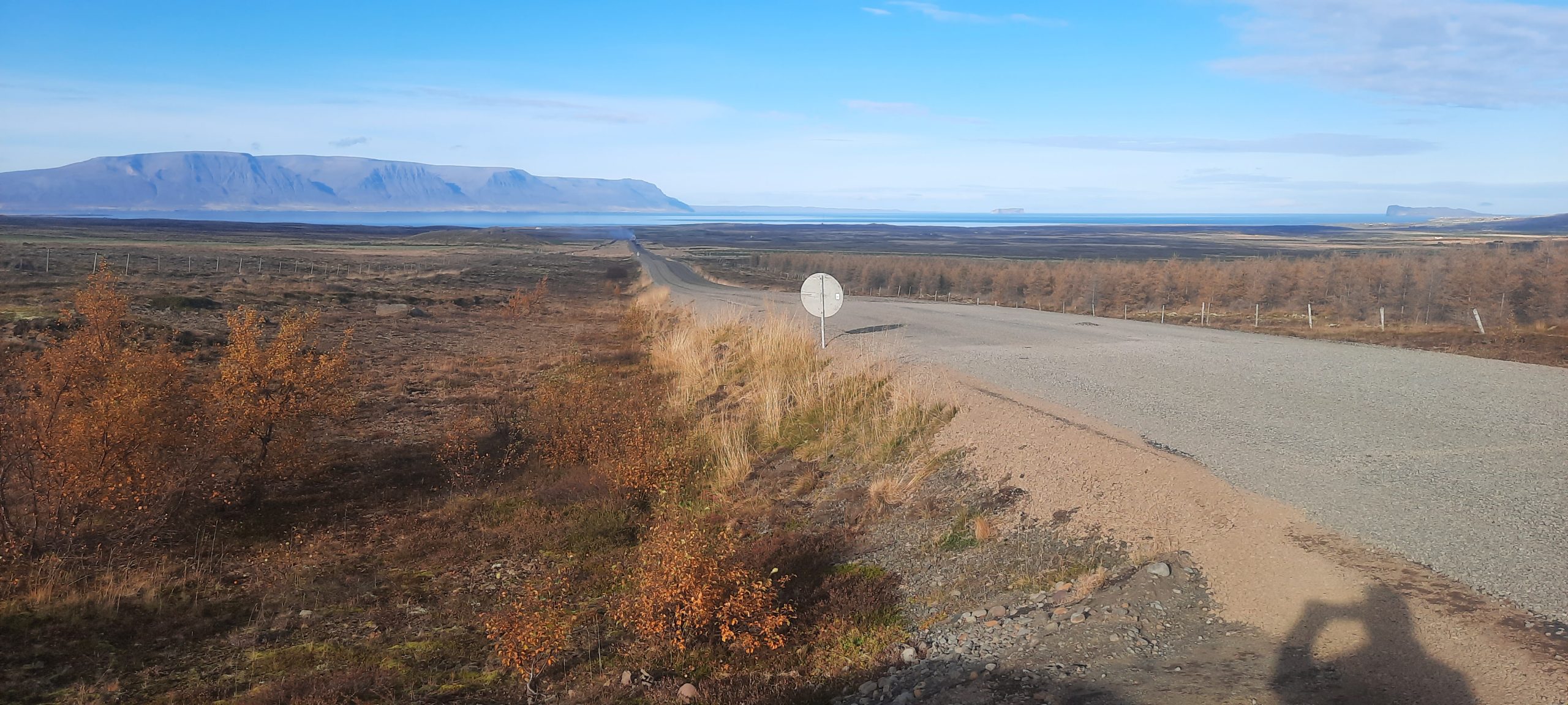 Á nokkrum stöðum þurfti að laga hæðarlegu vegarins.