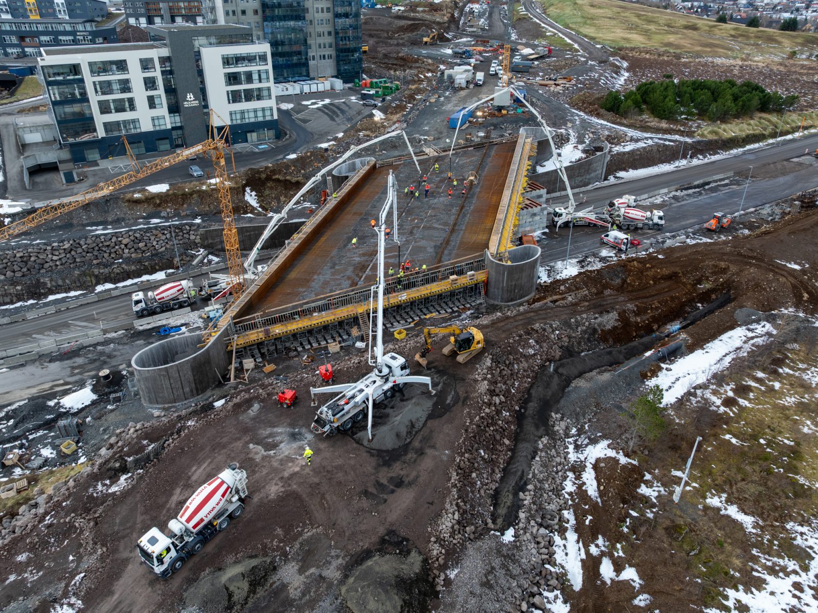 Steypan þarf að taka sig næstu daga.