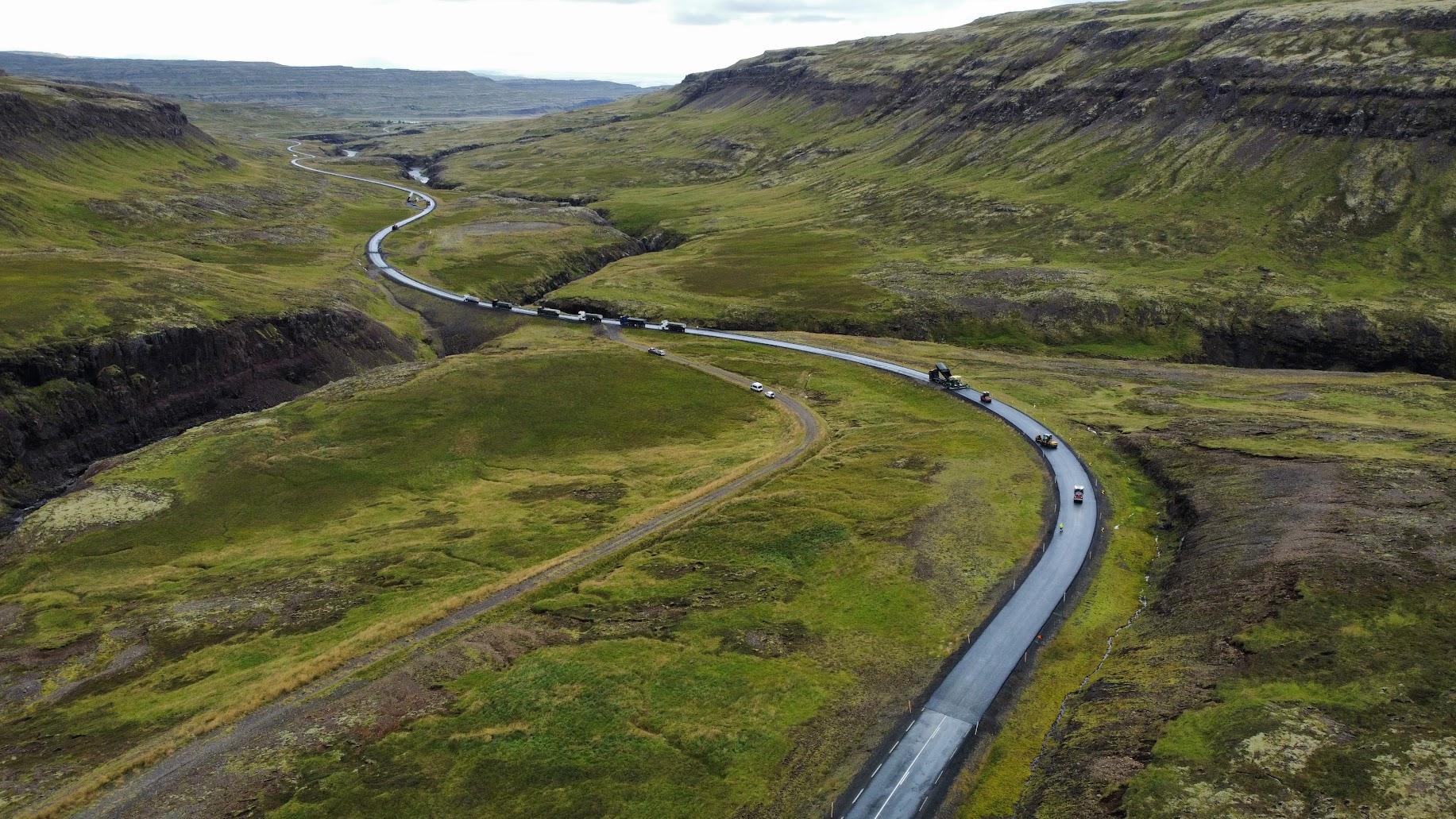 Vestfjarðavegur (60) um Bröttubrekku var malbikaður í sumar. Mynd: Malbikunarstöðin Höfði