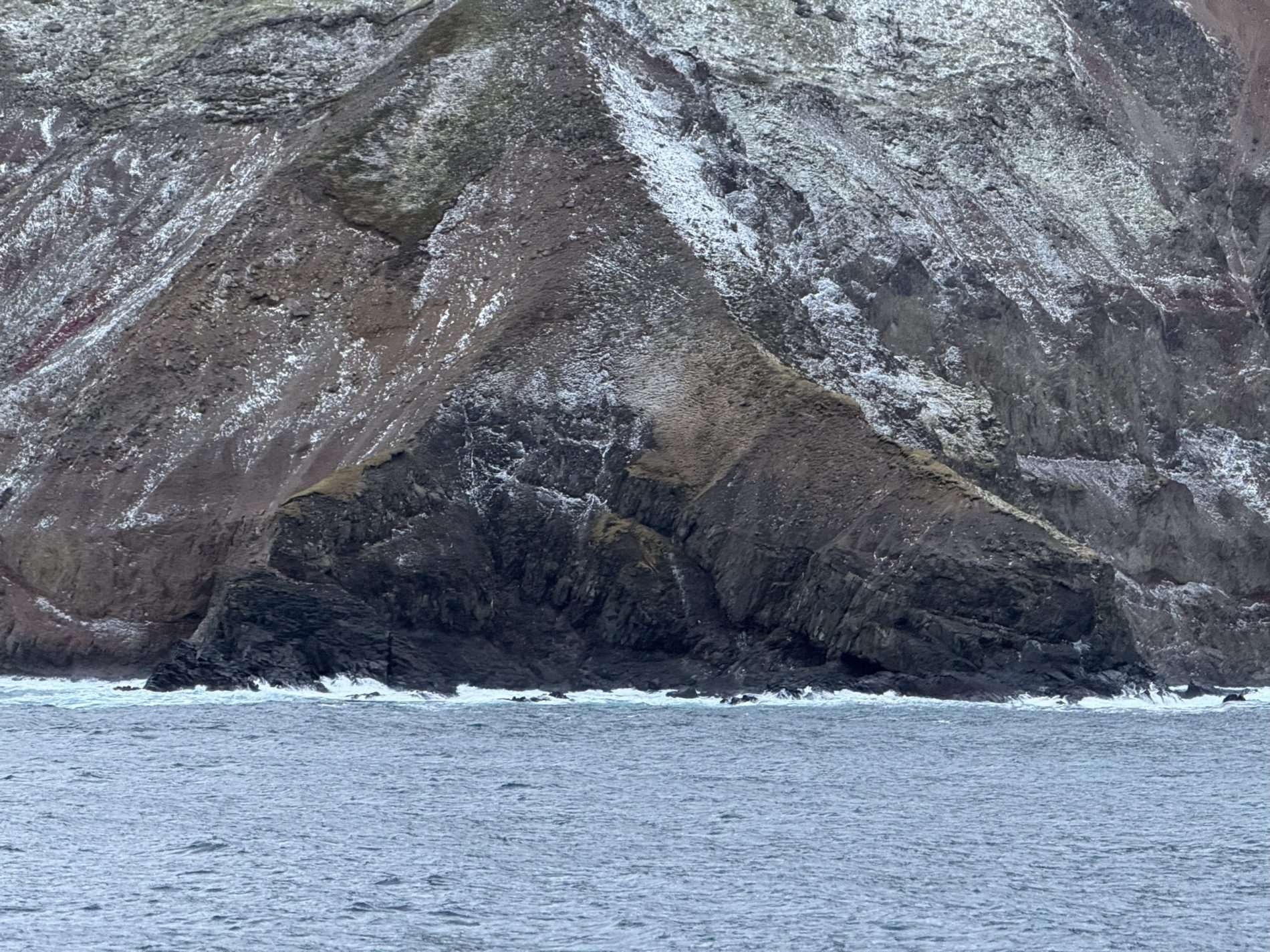 Enginn viti stendur lengur á Gjögurtá.