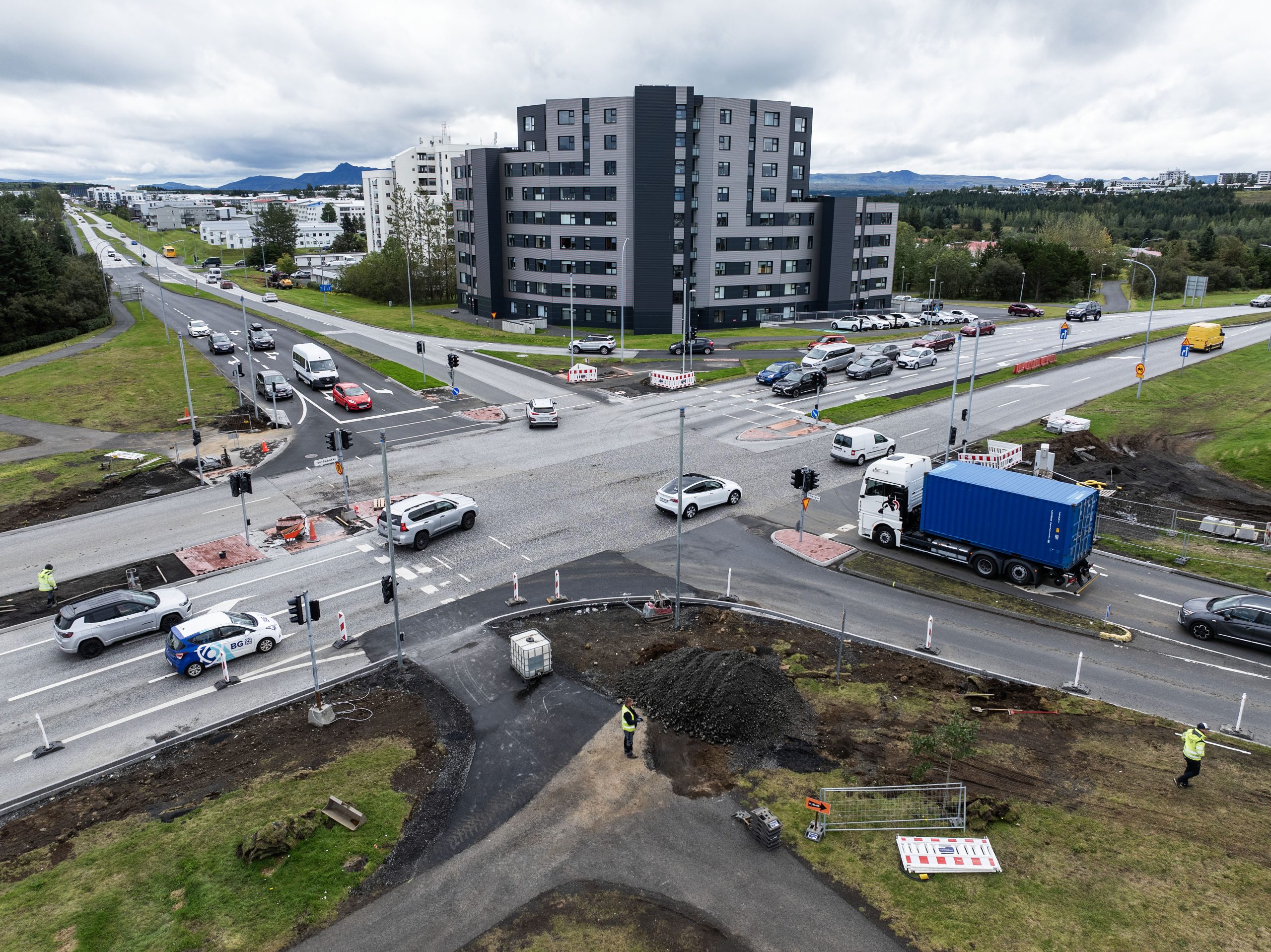 Framkvæmdir á gatnamótunum á Höfðabakka, Bæjarháls og Strengs.