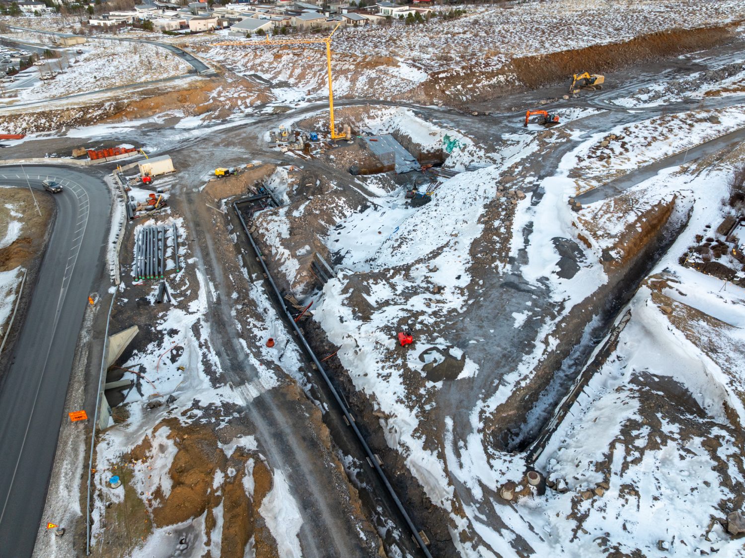  Á Arnarnesvegi milli Breiðholtsbrautar og Rjúpnavegs er unnið við fyllingar og frágang ofanvatnslagna. 