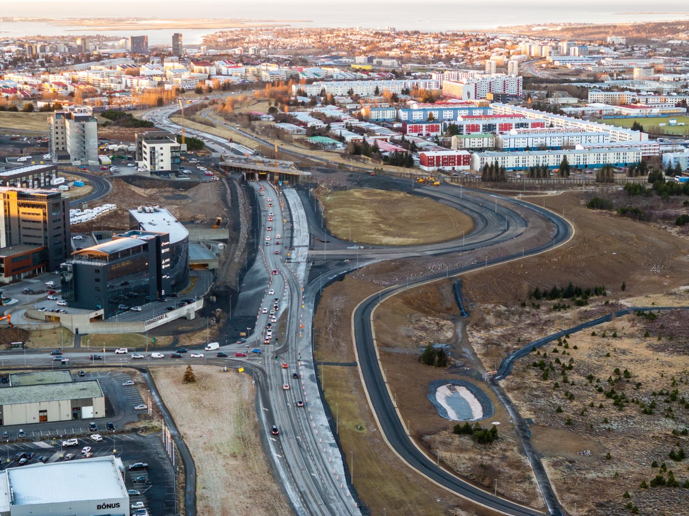 Brúin er hluti af framkvæmdum vegna nýs Arnarnesvegar.