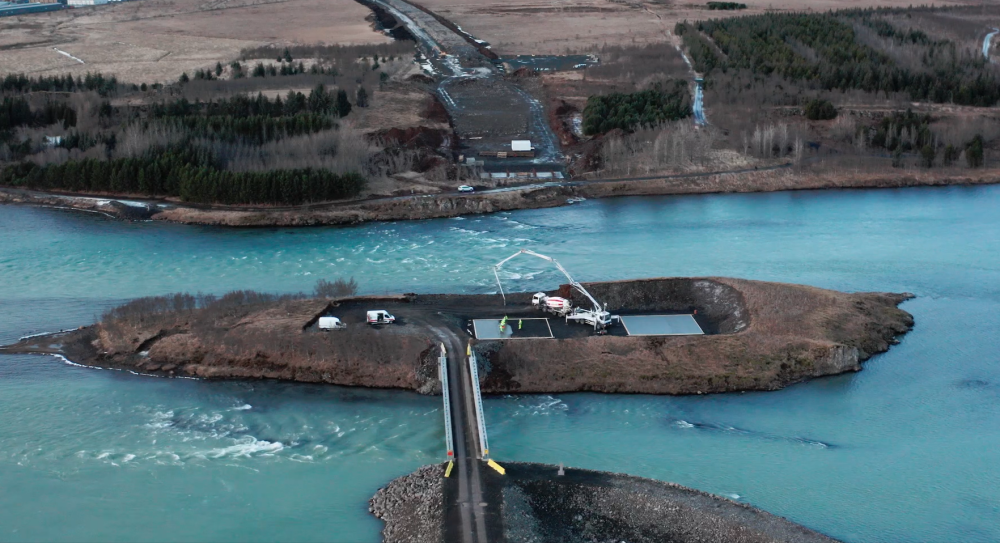 Steypuvinna í Efri_Laugardælaeyju í desember 2025. 