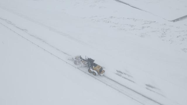 Snjómokstur á Hellisheiði þriðjudaginn 8. febrúar 2022.