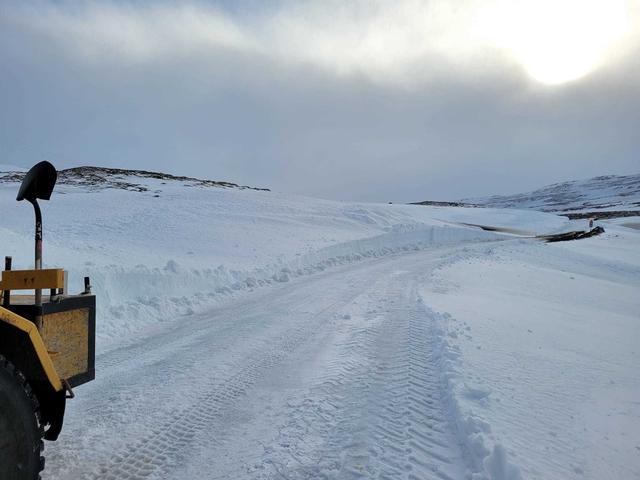 Á stöku stað voru skaflarnir 5 metra háir.