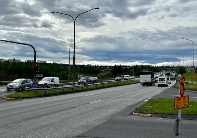 Gatnamót Reykjanesbrautar og Bústaðavegar.