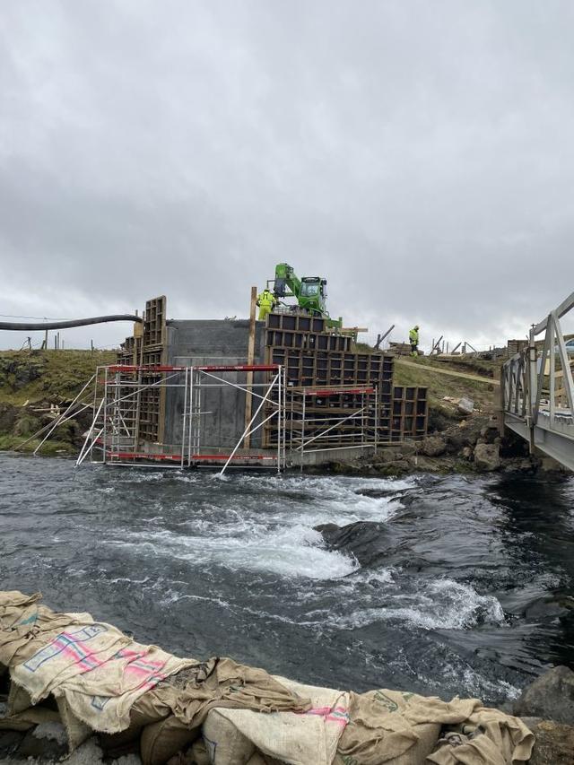 Framkvæmdir við Kálfá.
