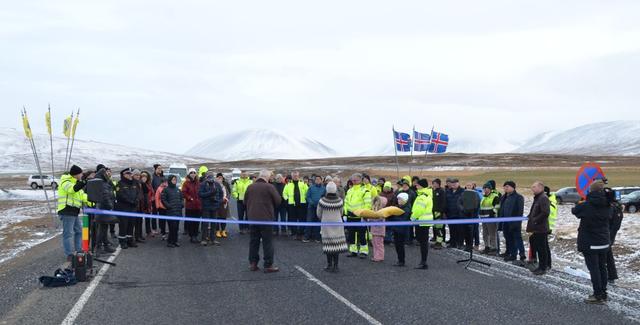 Borðaklipping í undirbúningi