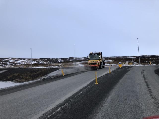 Gatnamót sópuð við Ólafsfjarðarveg
