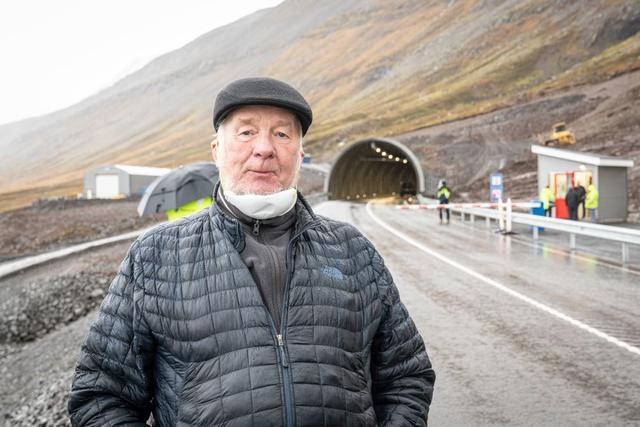 Gunnar Gísli Sigurðsson hefur mokað Hrafnseyrarheiði í hátt í hálfa öld eða frá árinu 1974. Hann mokaði heiðina í síðasta sinn síðastliðið vor. Mynd/Ágúst Atlason
