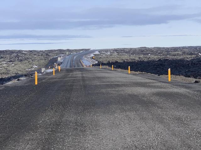 Nýr vegur hefur verið lagður yfir hraunið.