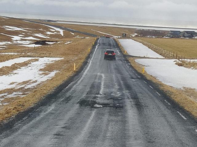 Reynishverfisvegur (215) þarfnast töluverðra viðgerða.