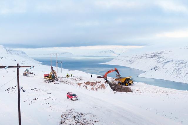 Framkvæmdir við annan áfanga Vestfjarðavegar (60) um Dynjandisheiði.