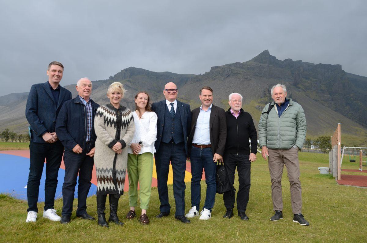 Þátttakendur í málþinginu. Sigurjón Andrésson, Jón S. Bjarnason harmonikuleikari, Bergþóra Þorkelsdóttir, Svanhvít Helga Jóhannsdóttir, Hallgrímur Helgason, Guðmundur Valur Guðmundsson, Borgþór Arngrímsson og Rögnvaldur Gunnarsson.