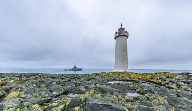 Hrolllaugseyjaviti er úti fyrir suðausturströndinni. Mynd/Bragi Valgeirsson