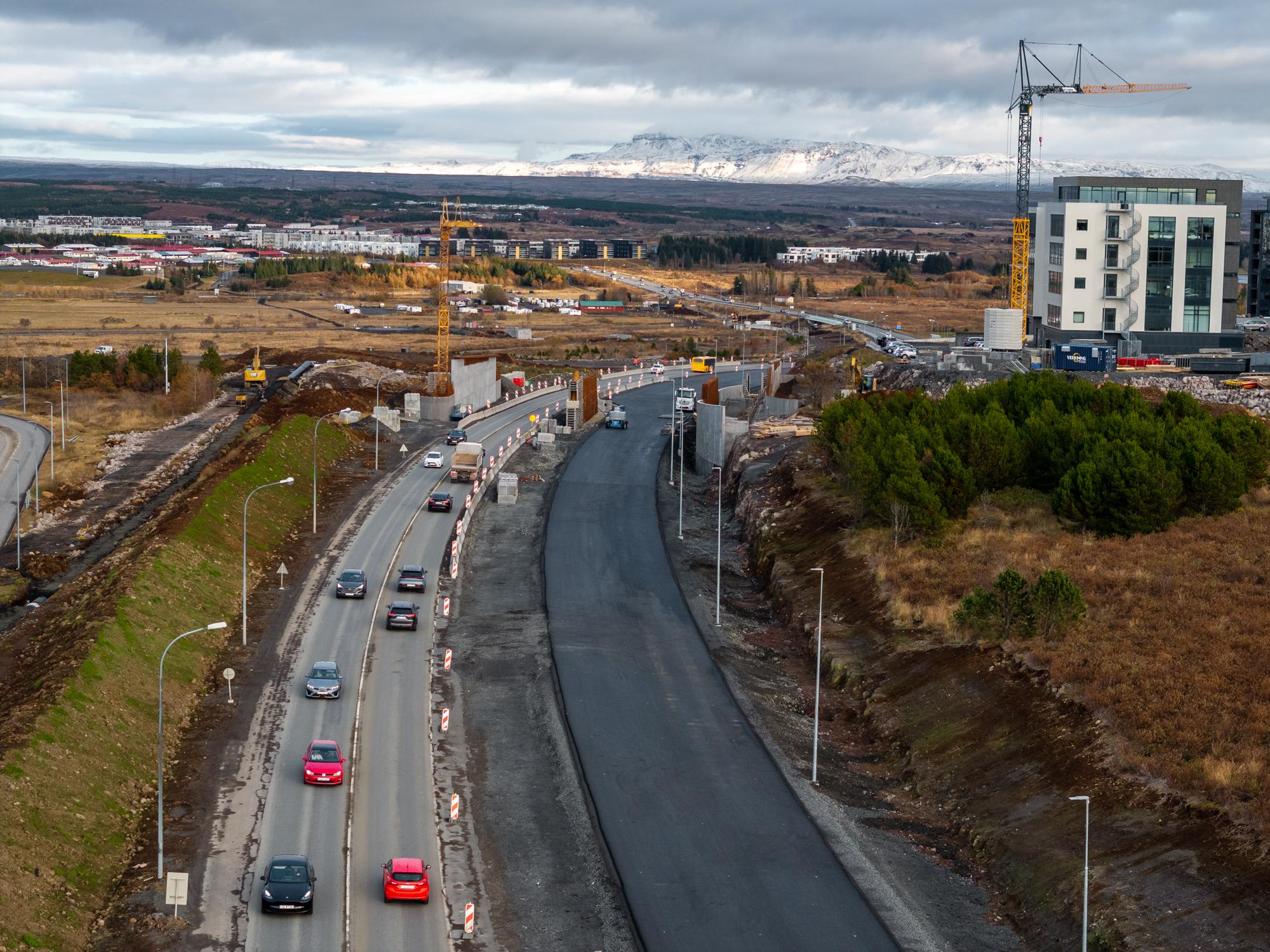 Búið er að vinna grunnvinnuna við nýja akbraut Breiðholtsbrautar.