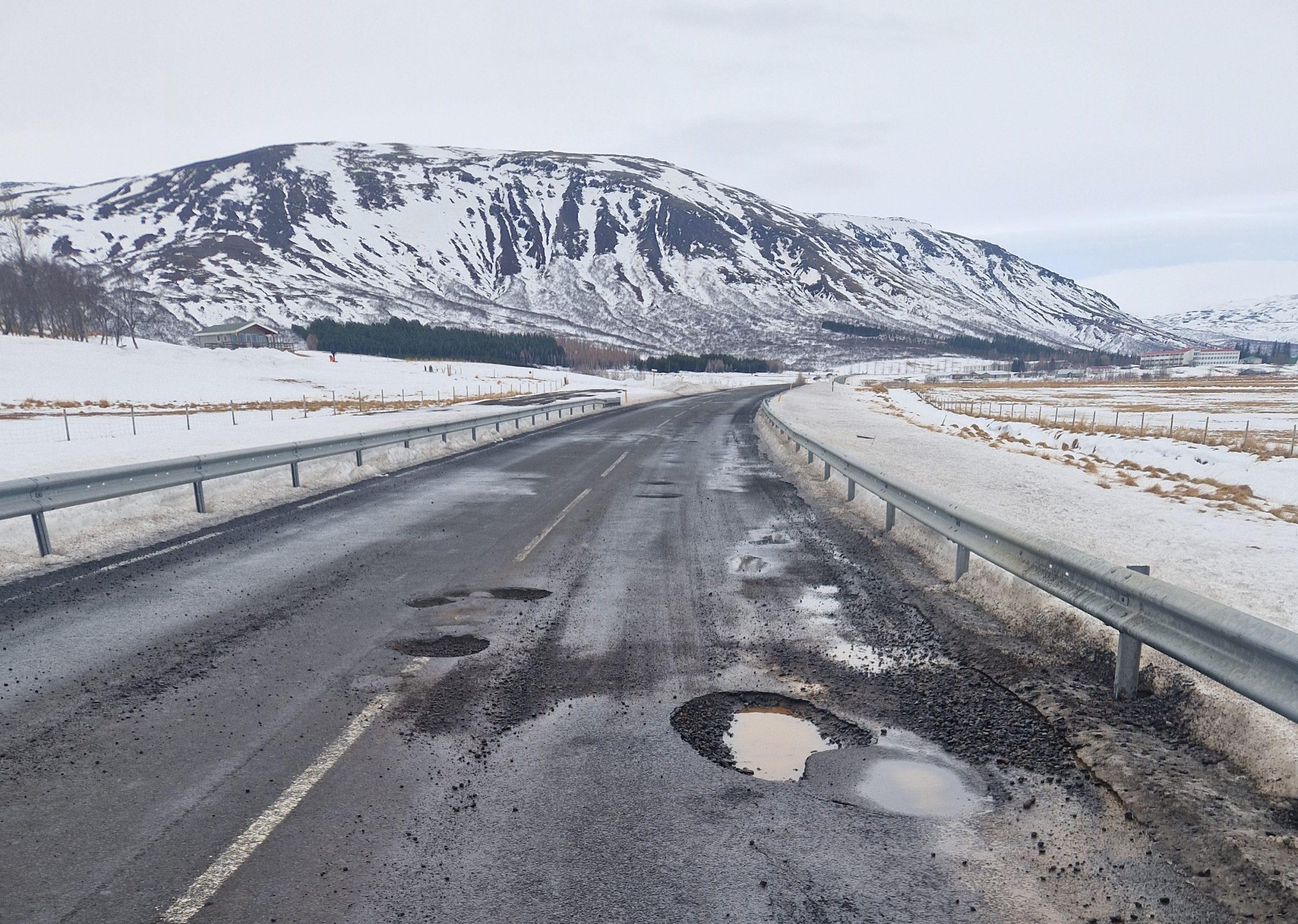 Frost og þíða til skiptis getur hraðað holumyndun.